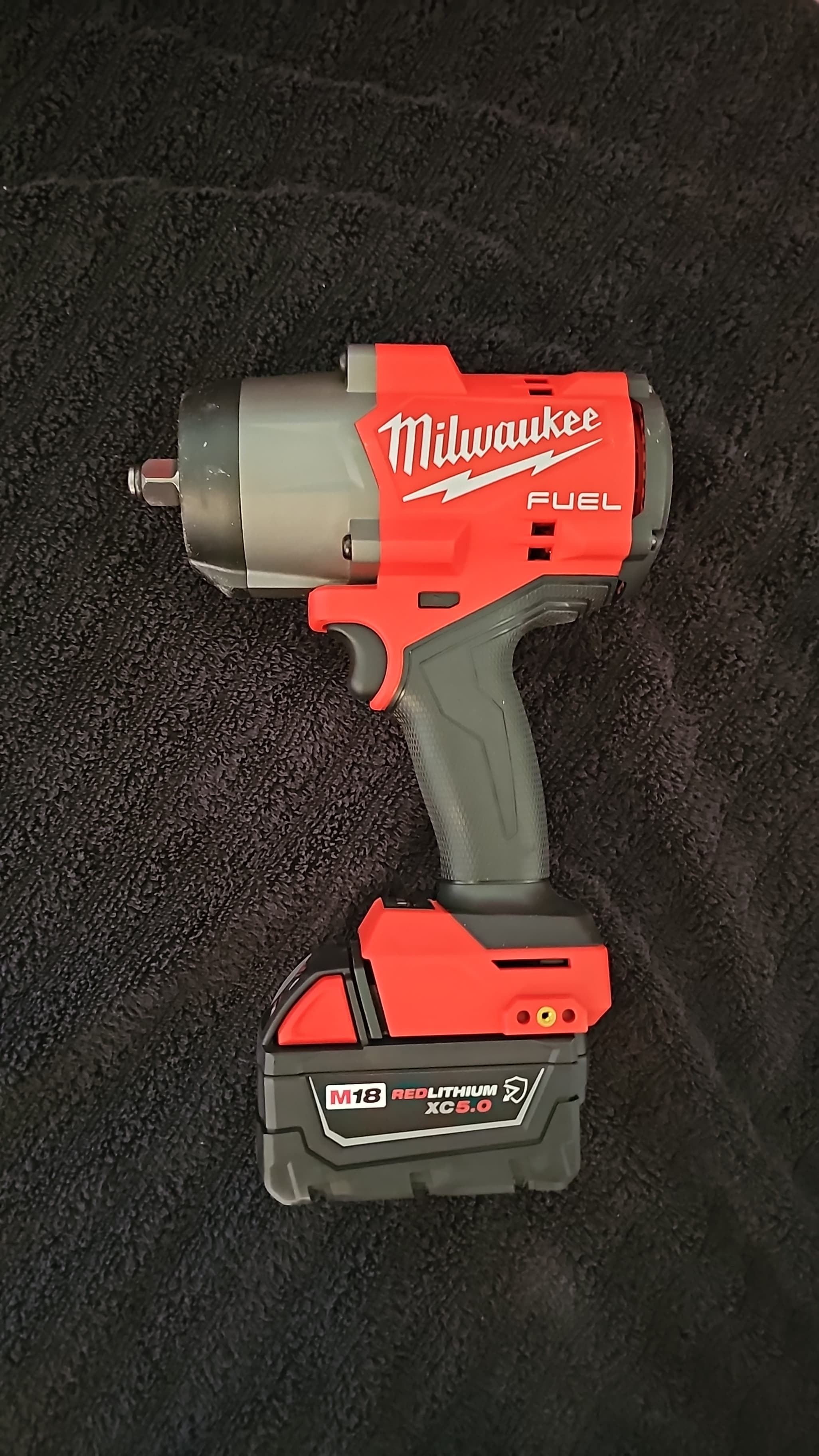 Milwaukee ½ impact w 5 amp hr